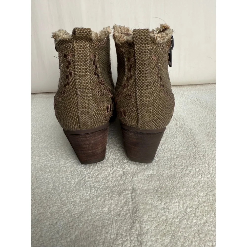 Women's Naughty Monkey Embroidered Ankle Boots Size 8.5 Brown on Brown